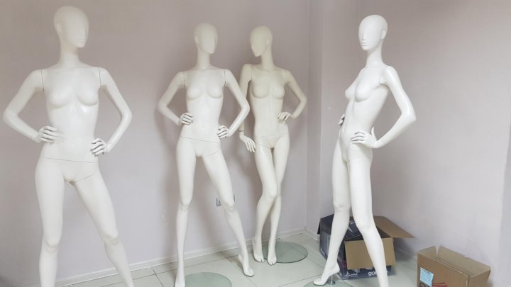 Extra busty mannequins