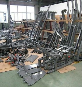 Спортивное производство. Склад тренажеров. Завод спортивного оборудования. Производство спортивного инвентаря. Завод по производству спортивных тренажеров.
