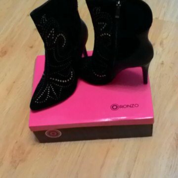 НОВЫЕ полусапожки 39 размер