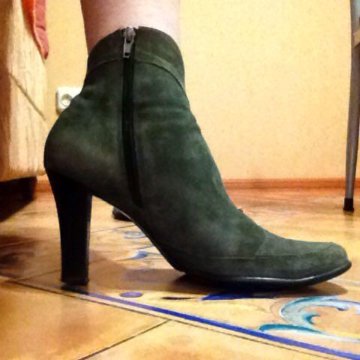 Продаю осенние замшевые ботиночки