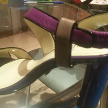 Женские босоножки