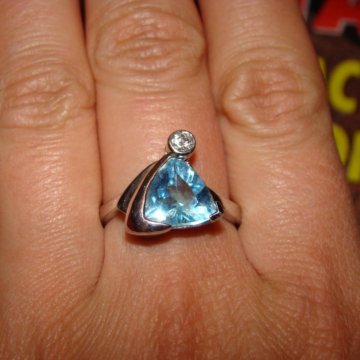 Кольцо серебро 925,с гол.топазом -18,5 размер.