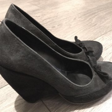 Туфли на танкетке