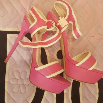 Босоножки новые 37р.