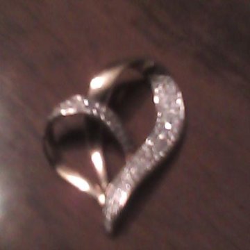 Золотая подвеска с бриллиантами.