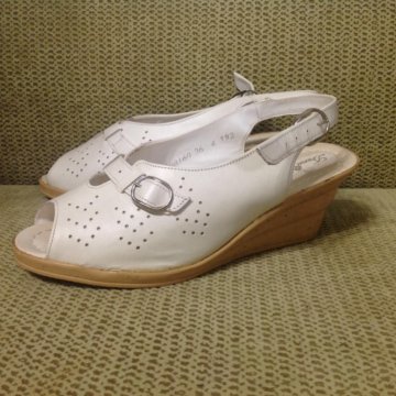 Босоножки Новые