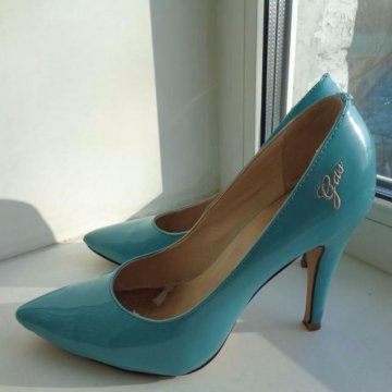 Летние яркие туфли