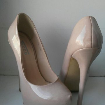 Лакированные туфли бежевые