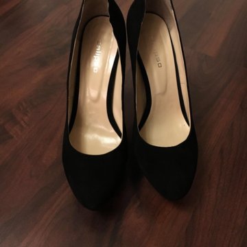 Чёрные замшевые туфли