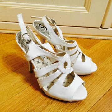 Женские босоножки новые