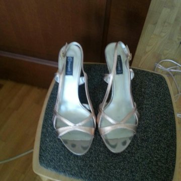 Босоножки розовое золото. Bagatt. Италия.