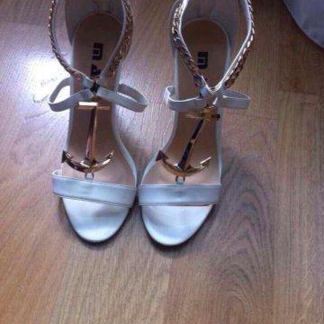 Новые босоножки