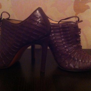 Абсолютно новые , куплены за 35000₽ в ЦУМе