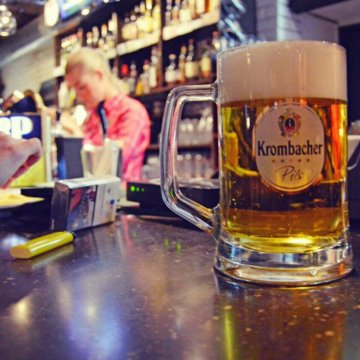 Пивные кружки Кромбахер. Krombacher Тверская. Пивной ресторан Кромбахер Ставрополь. Koln Gaststatte Академ