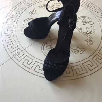 Босоножки новые