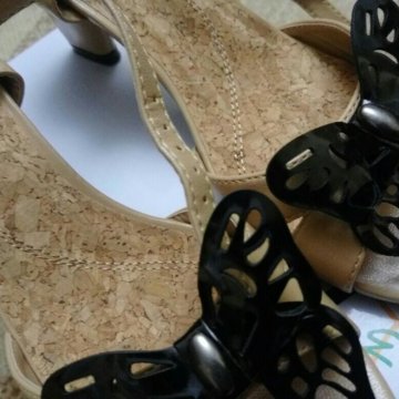 Новые Туфли беж-черн с доп.набойками р-р 38