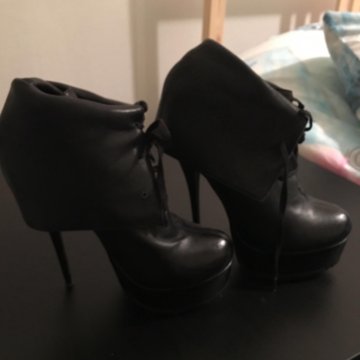 Кожаные ботинки