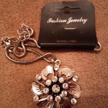 Бижутерия на шею. Новая!