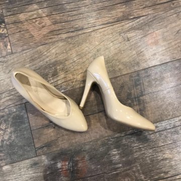 Бежевые туфли