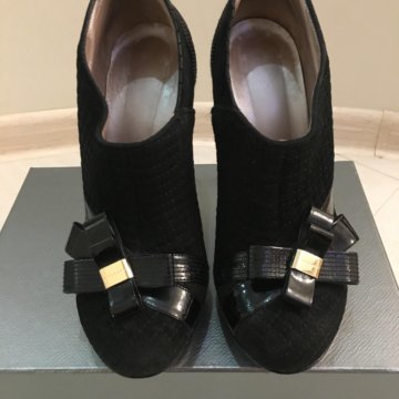 Ботильоны Versace.