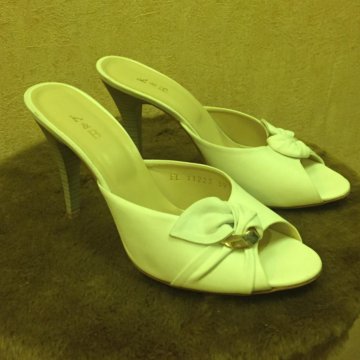 Босоножки, шлёпанцы