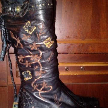 Стильные зимние сапоги