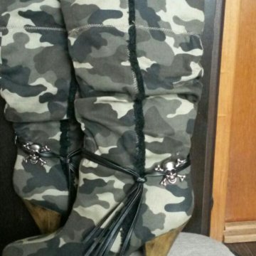 Сапоги женские. Одевала 2 раза .