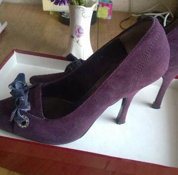 Замшевые фиолетовые туфли