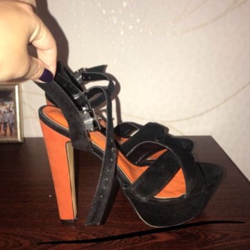 Босоножки новые