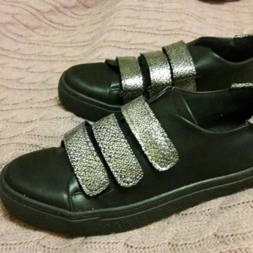 Новые кроссовки