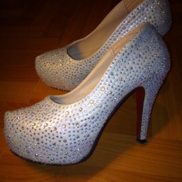 Туфли нарядные с инкрустацией стразами