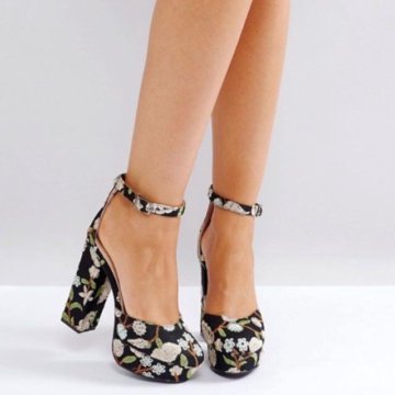 Черные туфли на каблуке с вышивкой Public Desire