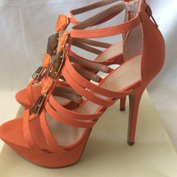 Босоножки новые 38-39