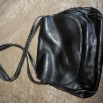 Черная кожаная сумка