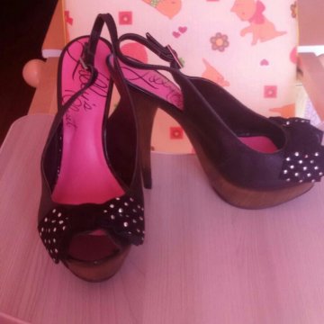 Босоножки новые.