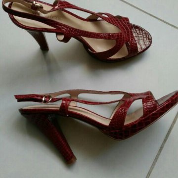 Новые босоножки красный лак 38-39р