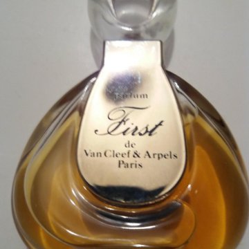 Van cleef gardenia petale. First духи Ван Клиф 15 мл. Духи first. Туалетная вода Фирст снов. Духи filo.