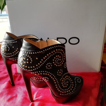 Стильные ботильоны на высоком каблуке