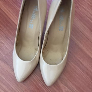 Туфли 36 б/у бежевые лакированные