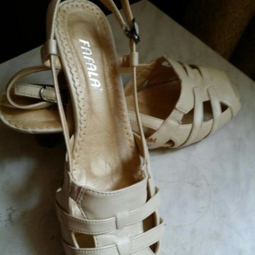 Бежевые босоножки