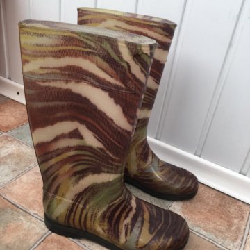 Резиновые сапоги на рыбалку