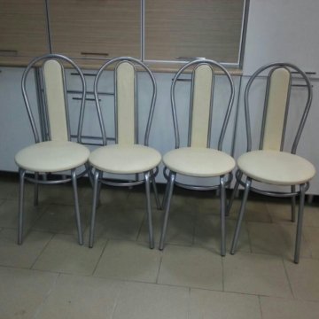 Столы стулья в кафе