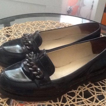 Лоферы б/у размер 37 Italy.