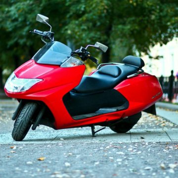 Skywave 650. Suzuki r7 2024. Yamaha majesty 250 характеристики. Suzuki skywave 650 2022. Что лучше ямаха или сузуки.