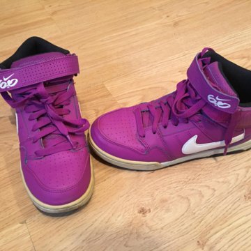 Женские кроссовки Nike