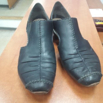 Натуральная кожа 40 .