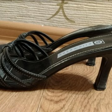 Американские шлепанцы на каблуке