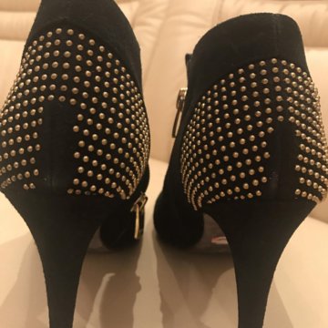 Ботильоны натуральная замша, с золотыми клепками