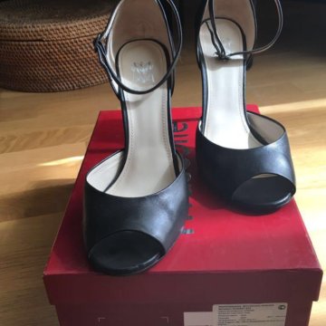 Босоножки Mascotte