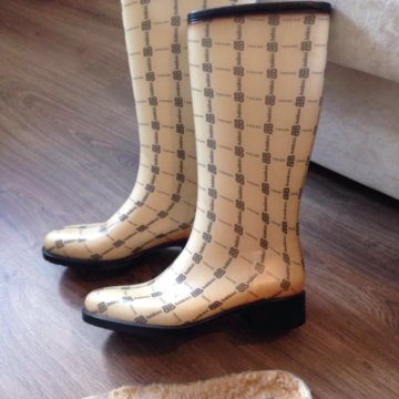 Сапожки из каучука